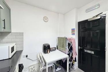 1 bed studio, Lower Parliament Street, Hockley, Nottingham, NG11EH - Image 3